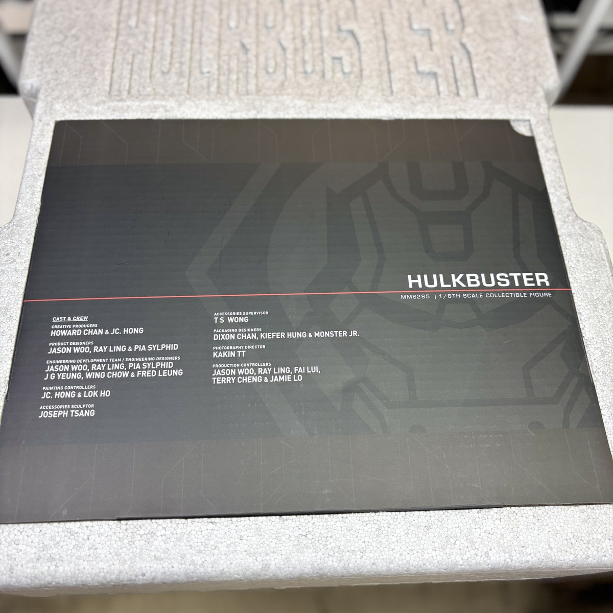 Hot Toys Hulkbuster 1/6 Scale Figure MMS285 Avengers Age of Ultron