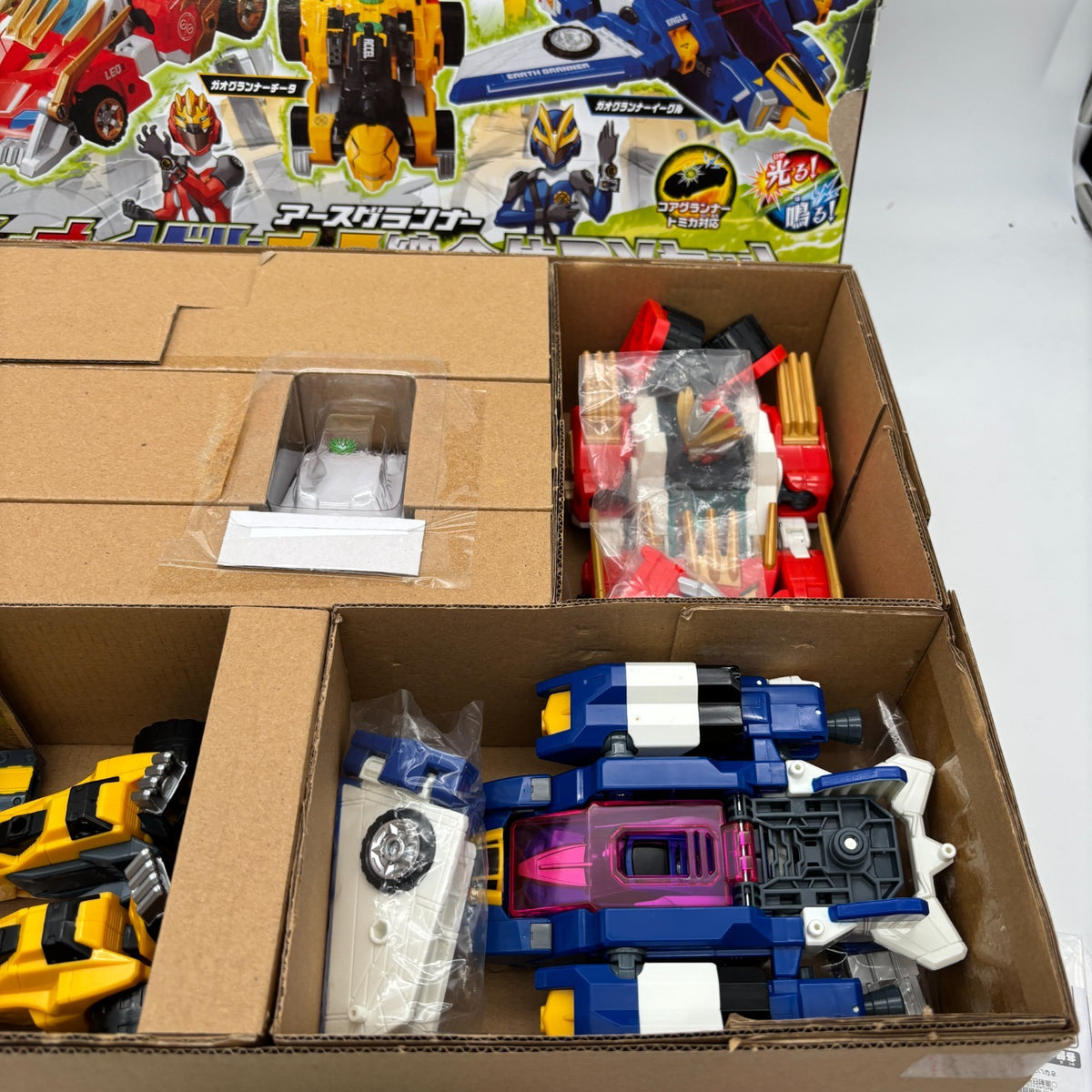 Tomica Earth Granner Leo Eagle cheetah Kizuna Gattai DX set Battery Powered JP